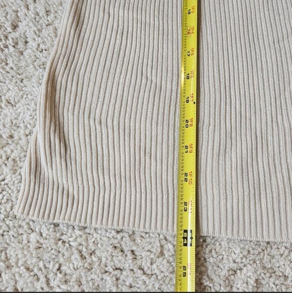 Sleeveless Ribbed Mock Neck Top - Picture 4 of 4